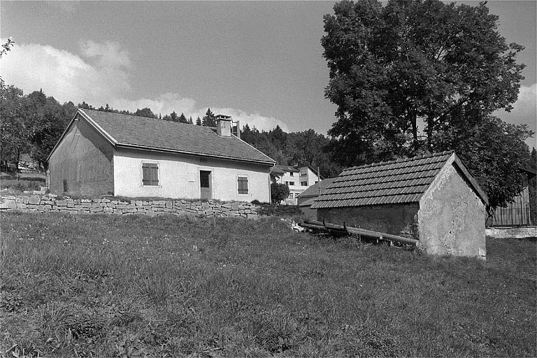 Vue générale de la ferme et de son grenier fort. © Jérôme Mongreville / Région Bourgogne-Franche-Comté, Inventaire du patrimoine - 1996