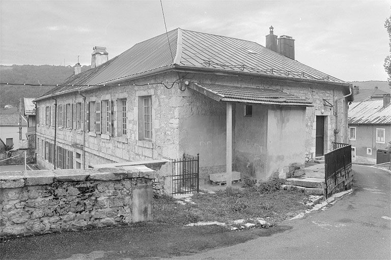 Façade postérieure et face ouest. © Jérôme Mongreville / Région Bourgogne-Franche-Comté, Inventaire du patrimoine - 1996