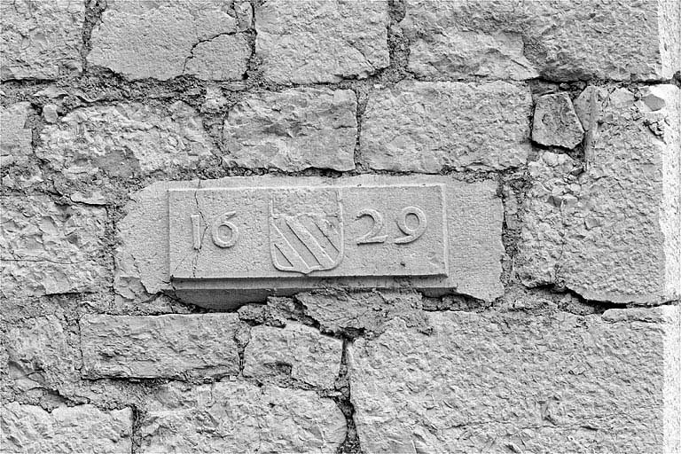 Date portée sur la façade ouest. © Jérôme Mongreville / Région Bourgogne-Franche-Comté, Inventaire du patrimoine - 1996