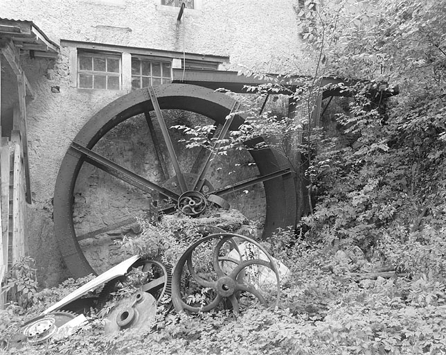 Roue métallique extérieure. © Jérôme Mongreville / Région Bourgogne-Franche-Comté, Inventaire du patrimoine - 1996