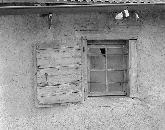 Détail d'une fenêtre. © Jérôme Mongreville / Région Bourgogne-Franche-Comté, Inventaire du patrimoine - 1996