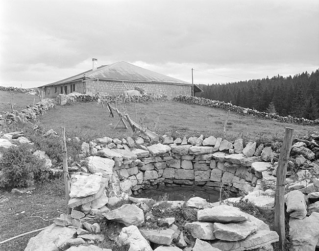 Une des citernes. © Jérôme Mongreville / Région Bourgogne-Franche-Comté, Inventaire du patrimoine - 1996