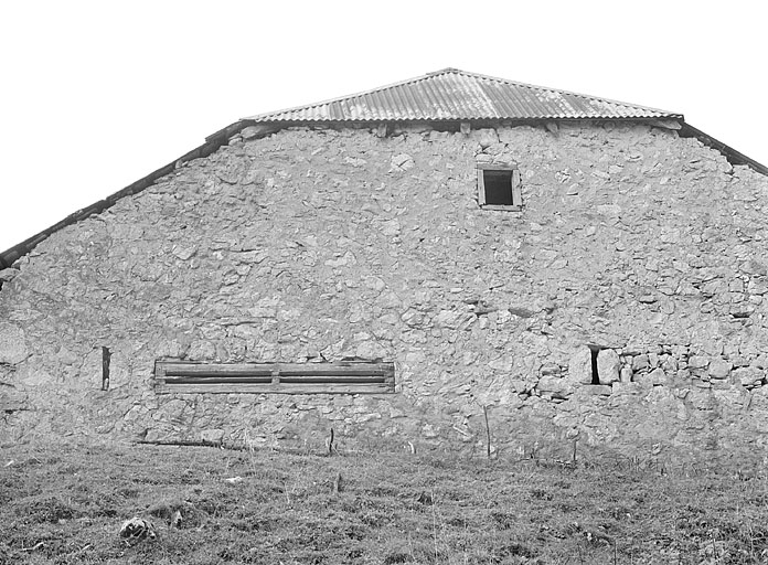 Ouverture en bois pour ventiler la laiterie. © Jérôme Mongreville / Région Bourgogne-Franche-Comté, Inventaire du patrimoine - 1996