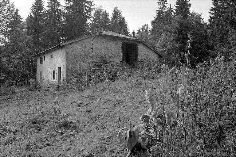 Face nord-est et grange haute. © Jérôme Mongreville / Région Bourgogne-Franche-Comté, Inventaire du patrimoine - 1996