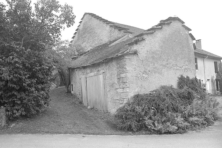 Pignons à redents de la ferme et de la remise. © Jérôme Mongreville / Région Bourgogne-Franche-Comté, Inventaire du patrimoine - 1996