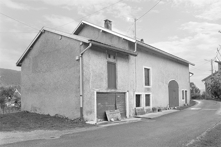 Façade sur rue avec, au premier plan, l'atelier. © Jérôme Mongreville / Région Bourgogne-Franche-Comté, Inventaire du patrimoine - 1996