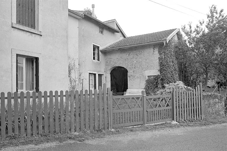 Entrée de grange sur une des fermes. © Jérôme Mongreville / Région Bourgogne-Franche-Comté, Inventaire du patrimoine - 1996