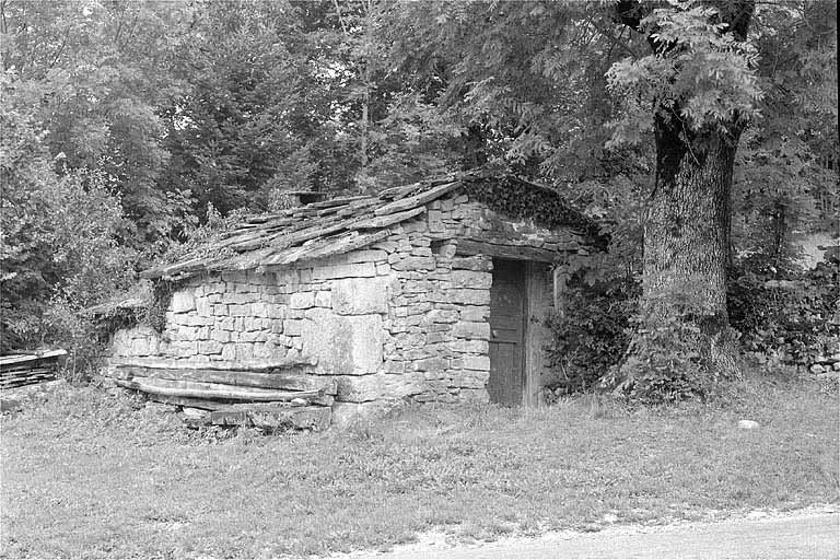 Fournil couvert en pierres calcaires. © Jérôme Mongreville / Région Bourgogne-Franche-Comté, Inventaire du patrimoine - 1996