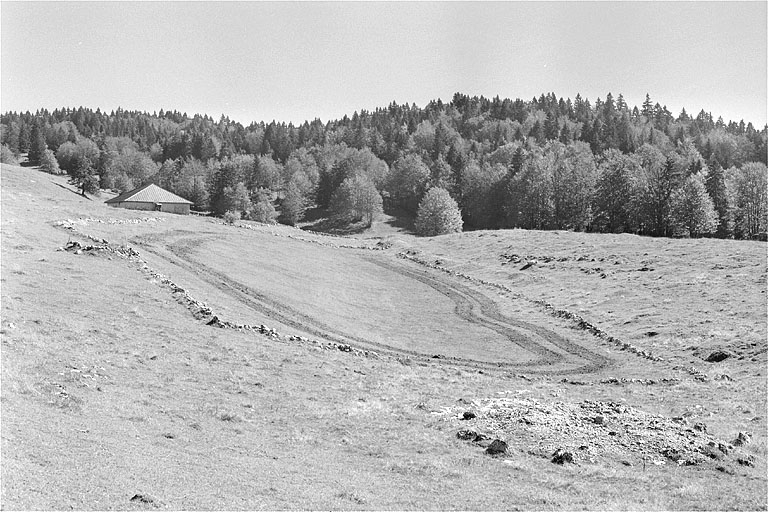 Chalet d'estive la Cannonière et pré de fauche. © Jérôme Mongreville / Région Bourgogne-Franche-Comté, Inventaire du patrimoine - 1996