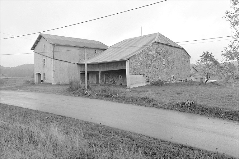 Façade postérieure et face ouest. © Jérôme Mongreville / Région Bourgogne-Franche-Comté, Inventaire du patrimoine - 1996