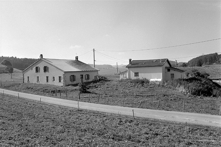 Vue générale de la fromagerie et de la porcherie. © Jérôme Mongreville / Région Bourgogne-Franche-Comté, Inventaire du patrimoine - 1996