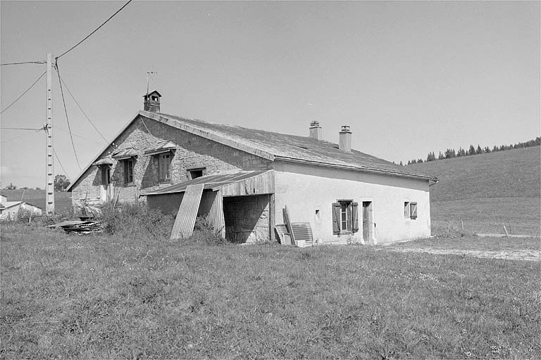 Façade postérieure et face droite. © Jérôme Mongreville / Région Bourgogne-Franche-Comté, Inventaire du patrimoine - 1996