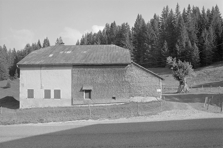 Façade postérieure. © Jérôme Mongreville / Région Bourgogne-Franche-Comté, Inventaire du patrimoine - 1996