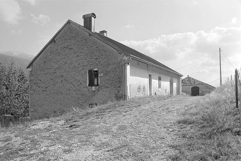 La Grande Chevalière, maison de marchand lapidaire à proximité de la ferme. © Jérôme Mongreville / Région Bourgogne-Franche-Comté, Inventaire du patrimoine - 1996