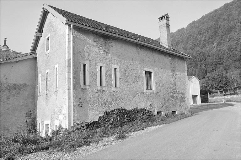 Face gauche et façade postérieure. © Jérôme Mongreville / Région Bourgogne-Franche-Comté, Inventaire du patrimoine - 1996