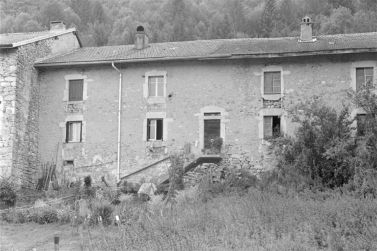 Façade postérieure. © Jérôme Mongreville / Région Bourgogne-Franche-Comté, Inventaire du patrimoine - 1996