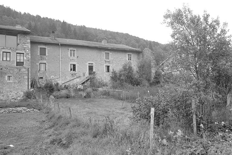 Façade postérieure, vue générale. © Jérôme Mongreville / Région Bourgogne-Franche-Comté, Inventaire du patrimoine - 1996