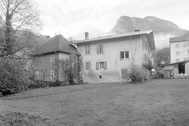 Façade postérieure de l'ensemble. © Jérôme Mongreville / Région Bourgogne-Franche-Comté, Inventaire du patrimoine - 1996