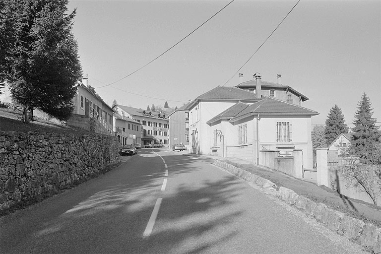 Rue principale. © Jérôme Mongreville / Région Bourgogne-Franche-Comté, Inventaire du patrimoine - 1996