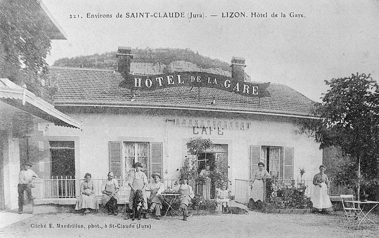 Environs de Saint-Claude (Jura) - Lizon. Hôtel de la gare. © Jérôme  Mongreville (reproduction) / Région Bourgogne-Franche-Comté, Inventaire du patrimoine - 1996