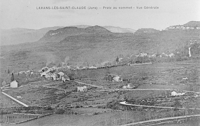 Lavans-lès-St-Claude (Jura) - Pratz au sommet - Vue générale. © Jérôme  Mongreville (reproduction), L. Tournier / Région Bourgogne-Franche-Comté, Inventaire du patrimoine - 1996