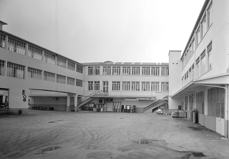 Passerelle, bureau et entrepôt industriel depuis le nord. © Jérôme Mongreville / Région Bourgogne-Franche-Comté, Inventaire du patrimoine - 1996