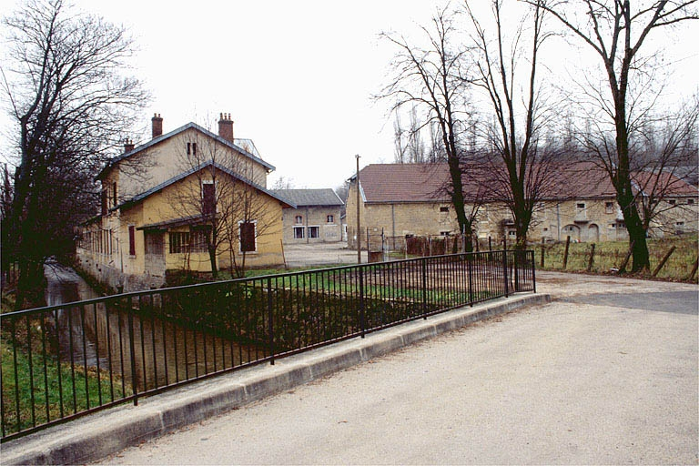 Logement, bureau et pièces d'affinage depuis le nord-ouest. © Jérôme Mongreville / Région Bourgogne-Franche-Comté, Inventaire du patrimoine - 1996