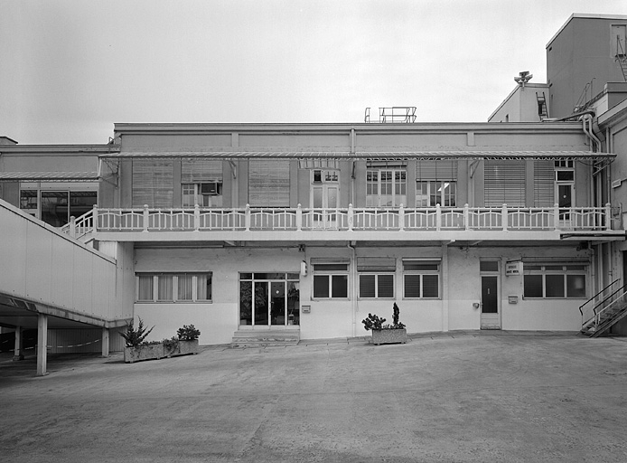 Infirmerie et vestiaire depuis la cour. © Jérôme Mongreville / Région Bourgogne-Franche-Comté, Inventaire du patrimoine - 1996