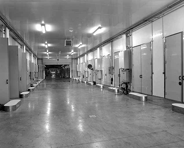 Couloir central des pièces d'affinage. © Yves Sancey / Région Bourgogne-Franche-Comté, Inventaire du patrimoine - 1996 Couloir central des pièces d'affinage. © Yves Sancey / Région Bourgogne-Franche-Comté, Inventaire du patrimoine - 1996