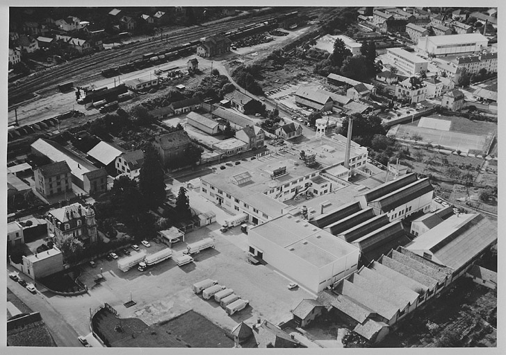 [Vue aérienne depuis le nord-est]. © Jérôme  Mongreville (reproduction) / Région Bourgogne-Franche-Comté, Inventaire du patrimoine - 1996