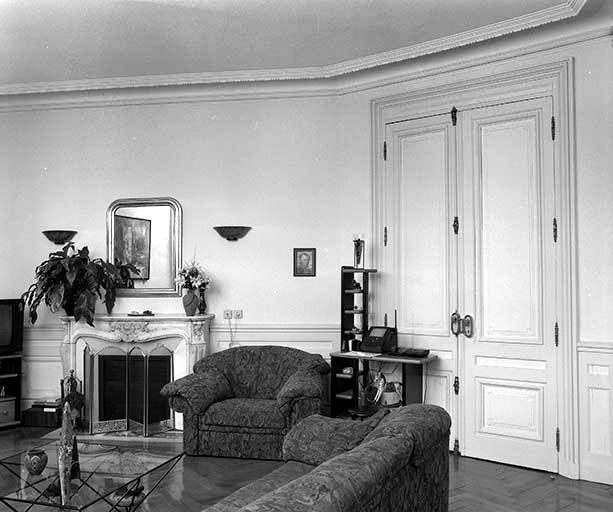 Vue générale du salon au 4ème étage, à l'angle de la rue Fontaine Argent et de la rue de la Mouillère. © Jérôme Mongreville / Région Bourgogne-Franche-Comté, Inventaire du patrimoine - 1997