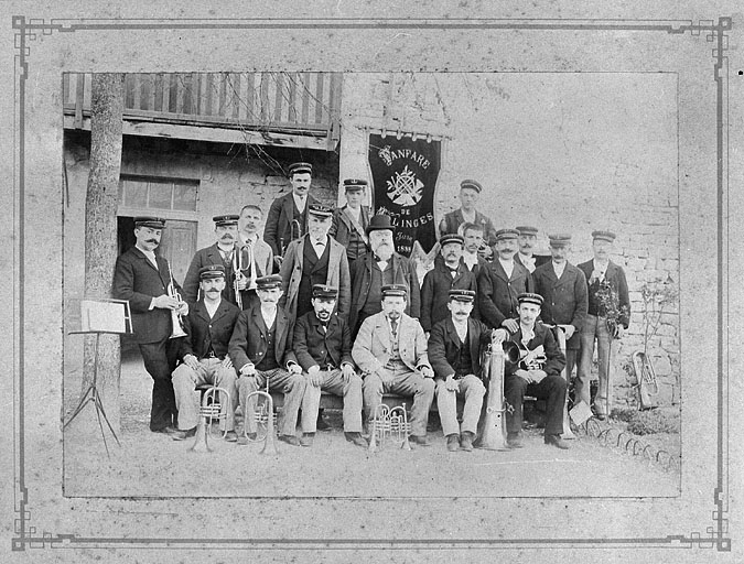 Nicolas Gauthier et la fanfare de Molinges. © Yves  Sancey (reproduction) / Région Bourgogne-Franche-Comté, Inventaire du patrimoine - 1997
