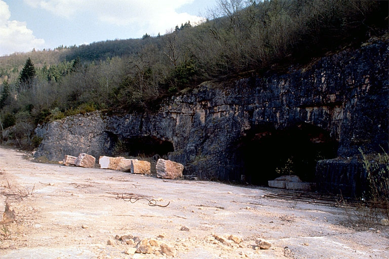 Carrière souterraine de Chassal : entrées. © Yves Sancey / Région Bourgogne-Franche-Comté, Inventaire du patrimoine - 1997