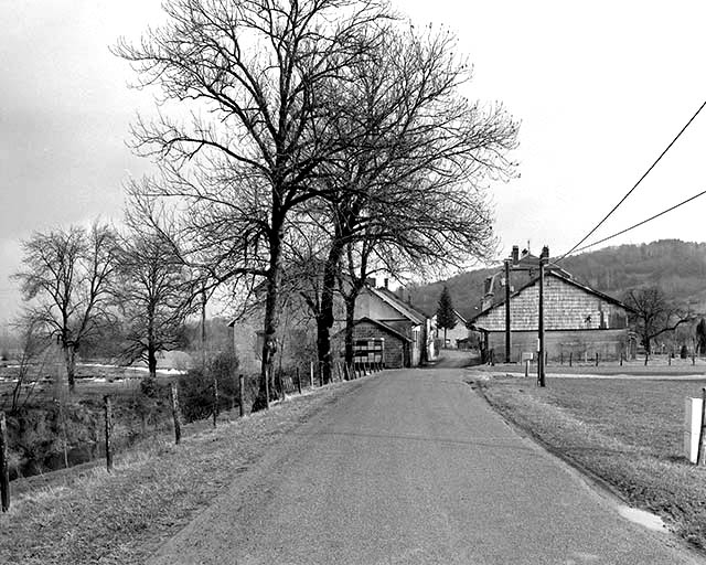 Vue d'ensemble depuis le sud-ouest. © Yves Sancey / Région Bourgogne-Franche-Comté, Inventaire du patrimoine - 1997