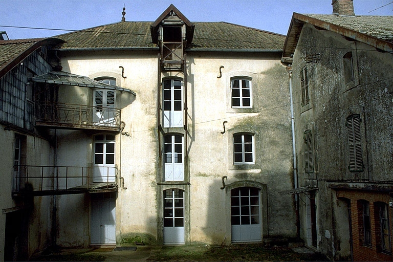 Façade antérieure de l'atelier de fabrication. © Yves Sancey / Région Bourgogne-Franche-Comté, Inventaire du patrimoine - 1997