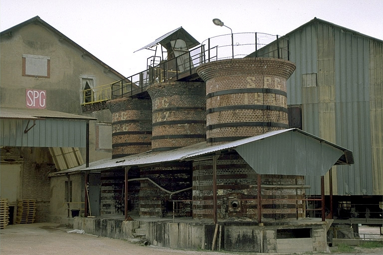 Les fours à surcuit vus de trois quarts. © Yves Sancey / Région Bourgogne-Franche-Comté, Inventaire du patrimoine - 1997
