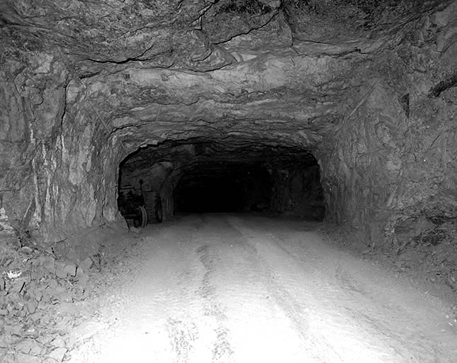 Carrière souterraine : galerie d'accès. © Yves Sancey / Région Bourgogne-Franche-Comté, Inventaire du patrimoine - 1997