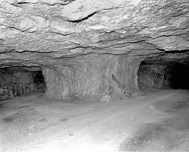 Pilier de soutènement d'une ancienne chambre d'exploitation. © Yves Sancey / Région Bourgogne-Franche-Comté, Inventaire du patrimoine - 1997