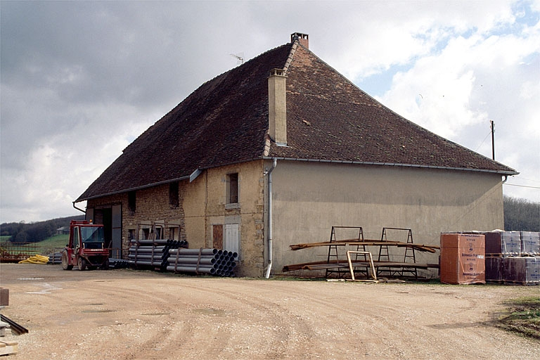 Logement, écurie et remise. © Yves Sancey / Région Bourgogne-Franche-Comté, Inventaire du patrimoine - 1997