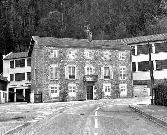 Façade antérieure du logement patronal. © Yves Sancey / Région Bourgogne-Franche-Comté, Inventaire du patrimoine - 1997