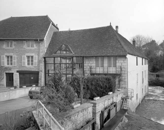 Atelier de fabrication : façades sur cour et sur rivière. © Jérôme Mongreville / Région Bourgogne-Franche-Comté, Inventaire du patrimoine - 1997