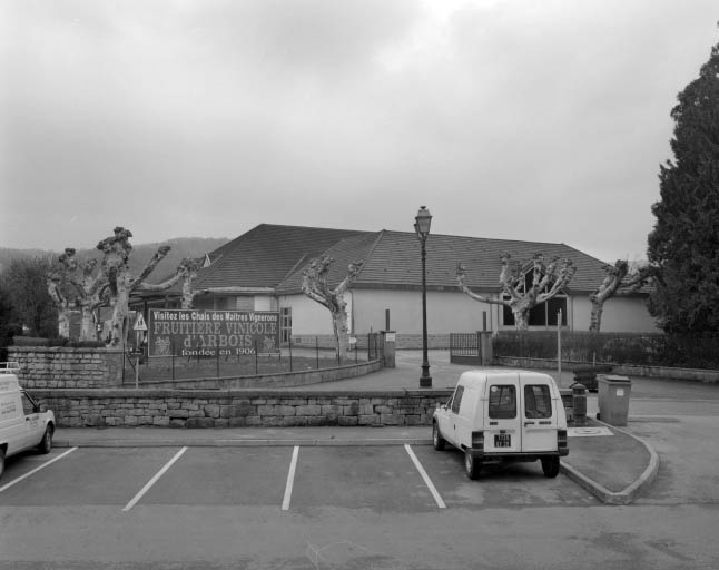 Vue d'ensemble de la nouvelle coopérative vinicole. © Yves Sancey / Région Bourgogne-Franche-Comté, Inventaire du patrimoine - 1997