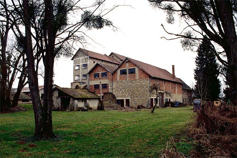 De gauche à droite : ateliers de fabrication du blé, des céréales secondaires et magasin industriel. © Yves Sancey / Région Bourgogne-Franche-Comté, Inventaire du patrimoine - 1997
