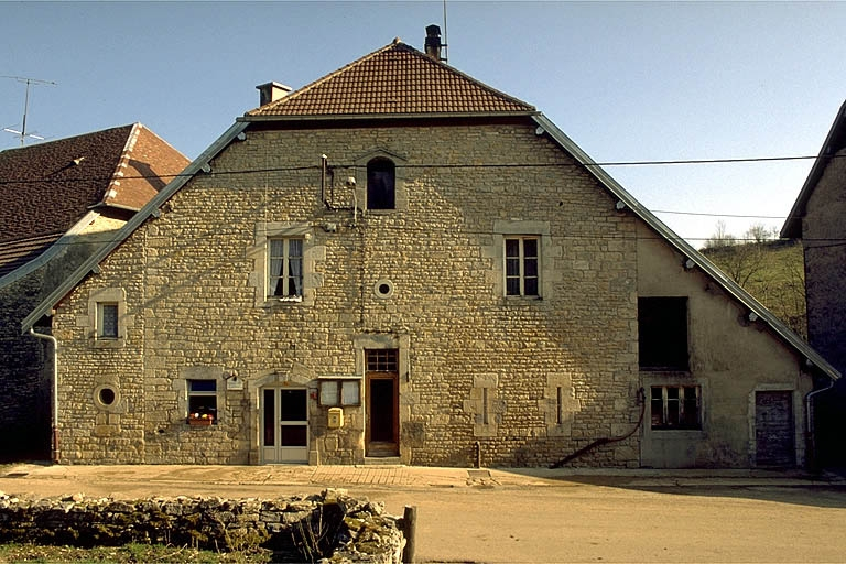 Façade antérieure. © Yves Sancey / Région Bourgogne-Franche-Comté, Inventaire du patrimoine - 1997