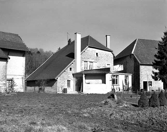 Façade postérieure depuis le sud-est. © Yves Sancey / Région Bourgogne-Franche-Comté, Inventaire du patrimoine - 1997