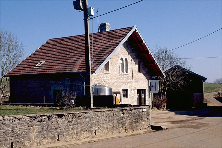 Vue de trois quarts gauche. © Yves Sancey / Région Bourgogne-Franche-Comté, Inventaire du patrimoine - 1997
