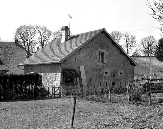 Vue de trois quarts arrière. © Yves Sancey / Région Bourgogne-Franche-Comté, Inventaire du patrimoine - 1997