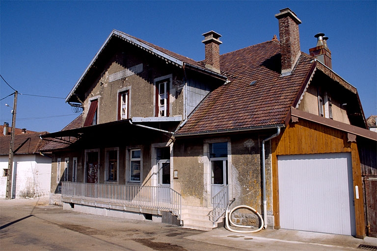 Vue de trois quarts droit. © Yves Sancey / Région Bourgogne-Franche-Comté, Inventaire du patrimoine - 1997
