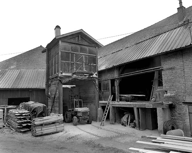 Silo à sciure et atelier de fabrication. © Yves Sancey / Région Bourgogne-Franche-Comté, Inventaire du patrimoine - 1997