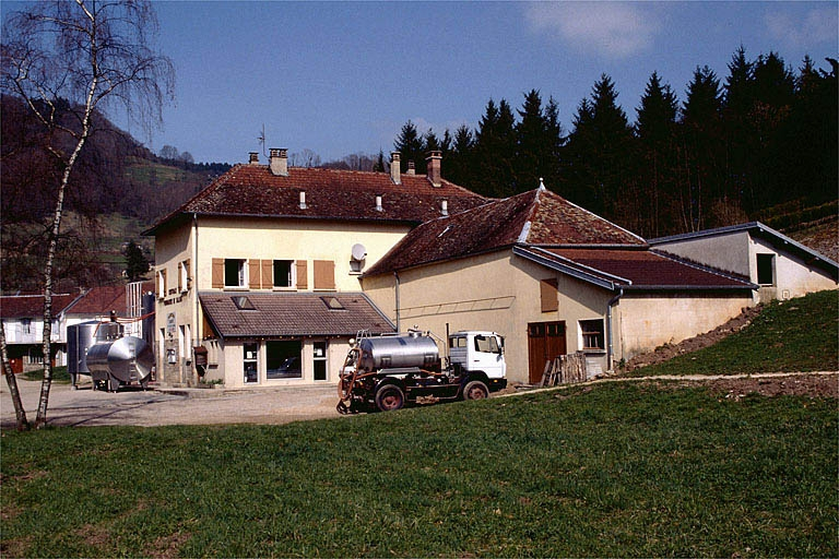 Atelier de fabrication et pièces d'affinage depuis le sud-ouest. © Yves Sancey / Région Bourgogne-Franche-Comté, Inventaire du patrimoine - 1997